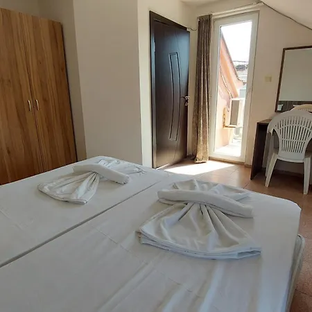 Cube Apartment *